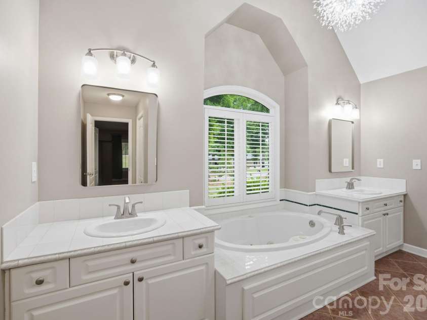242 Mallard Way, Mooresville, NC 28117.  MLS# CAR4381736, YatesRealty ID 33182. 