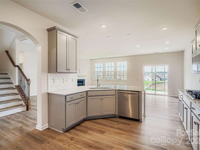 4211 Skyboat Circle, Fort Mill, SC 29715.  MLS# CAR4284615, YatesRealty ID 33183. Kitchen