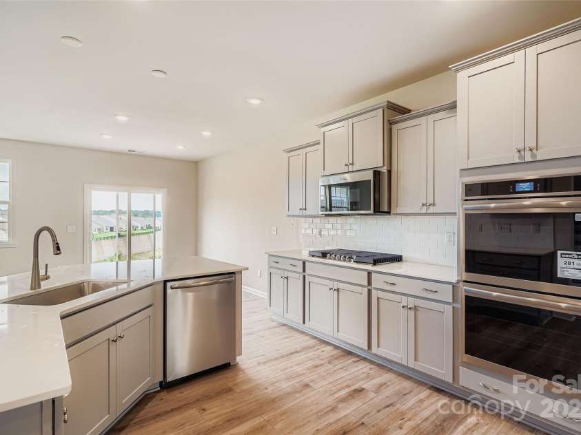 4211 Skyboat Circle, Fort Mill, SC 29715.  MLS# CAR4284615, YatesRealty ID 33183. Kitchen