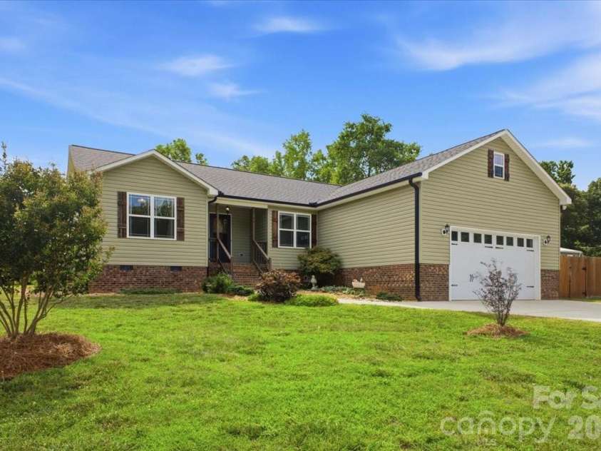 3788 Rene Lane, Maiden, NC 28650.  MLS# CAR4393846, YatesRealty ID 33184. 
