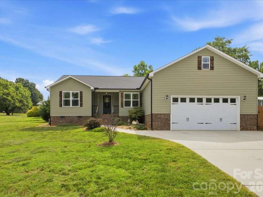 3788 Rene Lane, Maiden, NC 28650.  MLS# CAR4393846, YatesRealty ID 33184. 