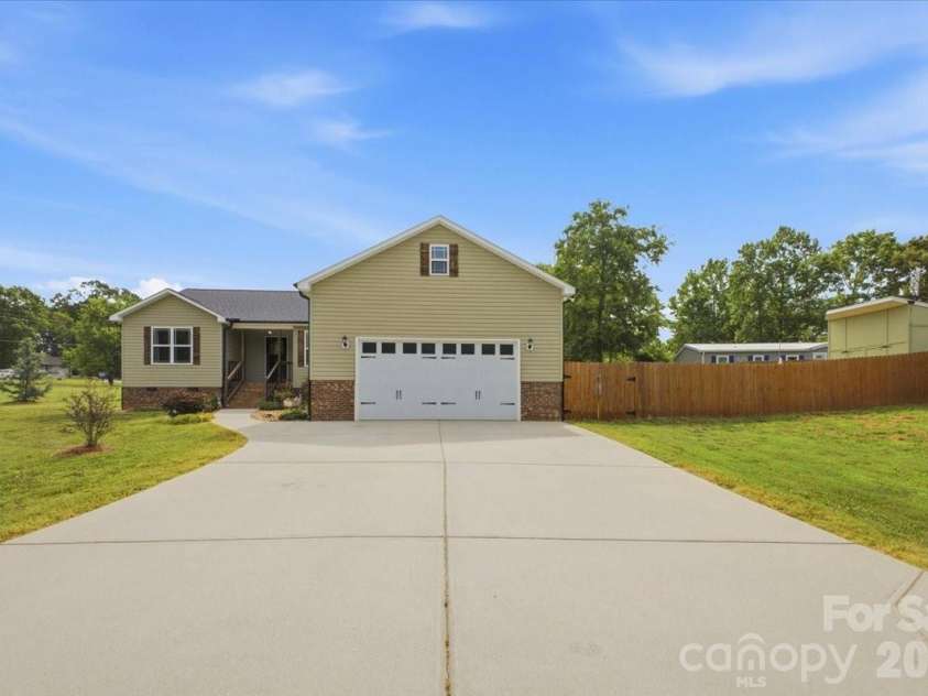 3788 Rene Lane, Maiden, NC 28650.  MLS# CAR4393846, YatesRealty ID 33184. 