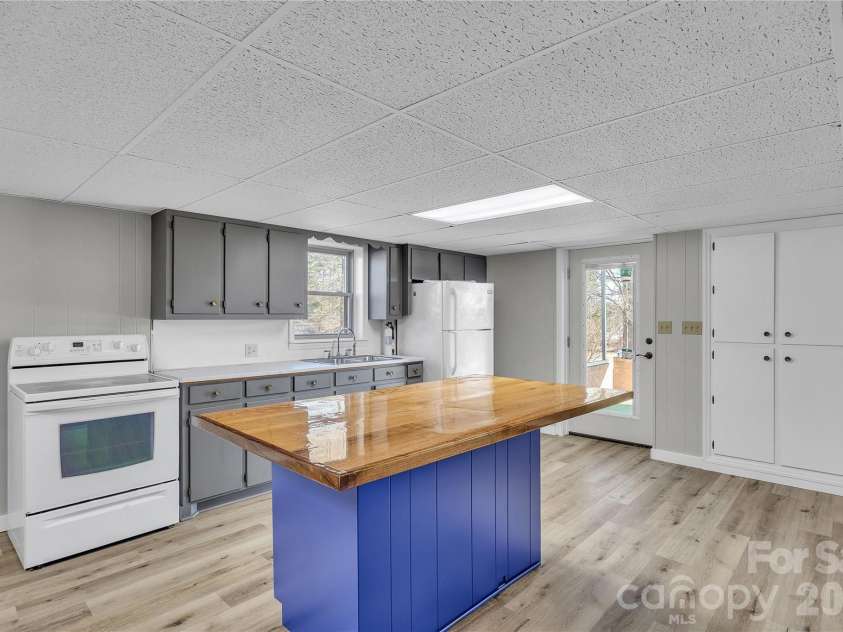 8201 NC 200 Highway, Stanfield, NC 28163.  MLS# CAR4388291, YatesRealty ID 33185. Kitchen