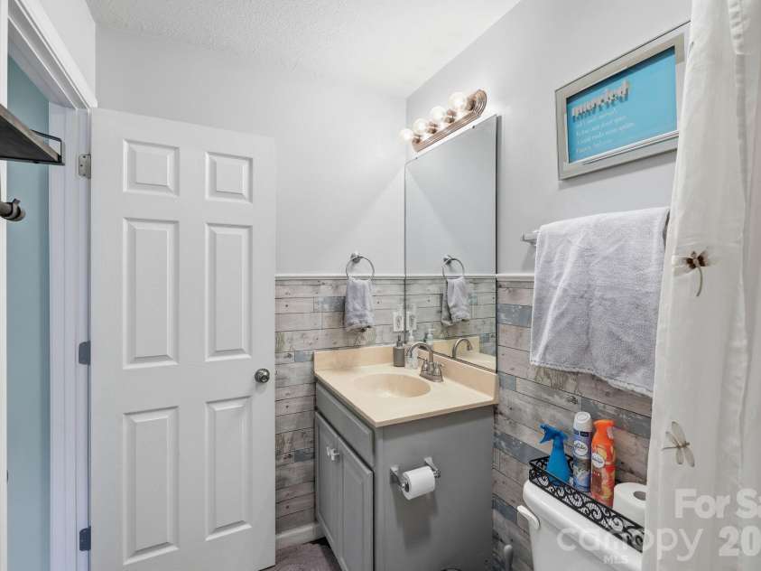 83 Sunny Meadows Boulevard, Arden, NC 28704.  MLS# CAR4396781, YatesRealty ID 33187. 