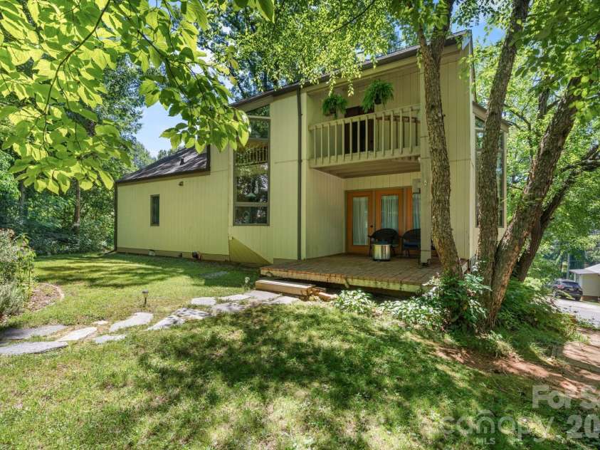 705 West Union Street, Morganton, NC 28655.  MLS# CAR4397775, YatesRealty ID 33189. 