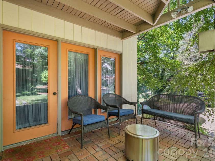 705 West Union Street, Morganton, NC 28655.  MLS# CAR4397775, YatesRealty ID 33189. 