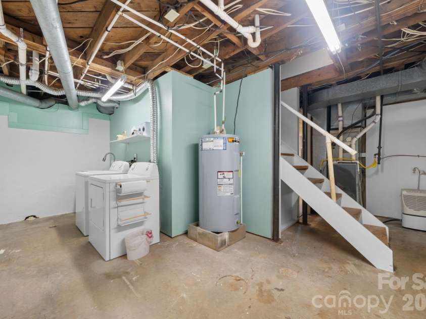 705 West Union Street, Morganton, NC 28655.  MLS# CAR4397775, YatesRealty ID 33189. 