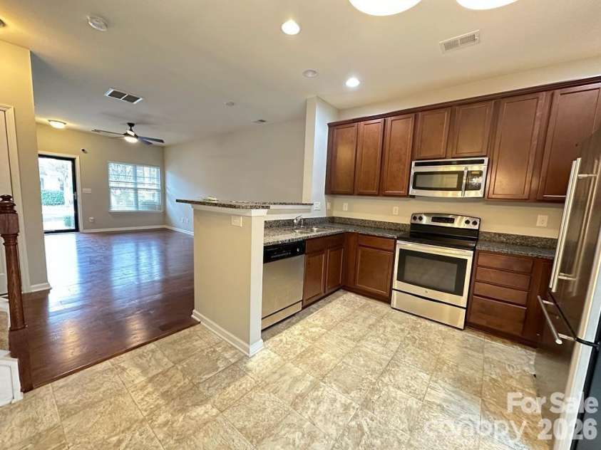 10383 Bunclody Drive, Charlotte, NC 28213.  MLS# CAR4354613, YatesRealty ID 3319. Kitchen 