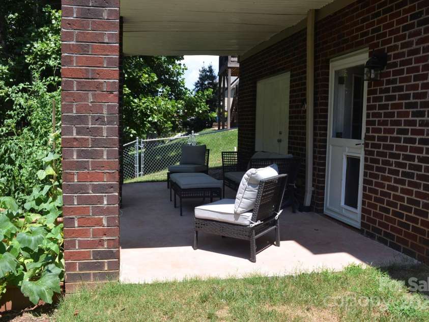5665 Gold Creek Bay Drive, Hickory, NC 28601.  MLS# CAR4286069, YatesRealty ID 3319. Downstairs Outdoor Area