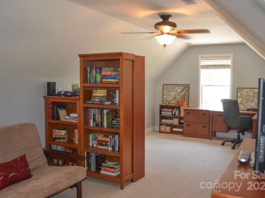 5665 Gold Creek Bay Drive, Hickory, NC 28601.  MLS# CAR4286069, YatesRealty ID 3319. F.R.O.G