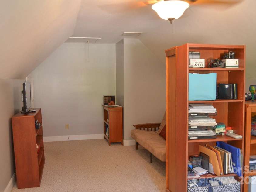 5665 Gold Creek Bay Drive, Hickory, NC 28601.  MLS# CAR4286069, YatesRealty ID 3319. F.R.O.G