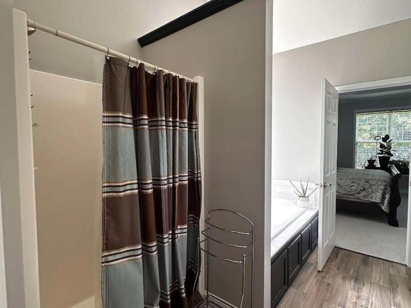 5665 Gold Creek Bay Drive, Hickory, NC 28601.  MLS# CAR4286069, YatesRealty ID 3319. Primary Bathroom