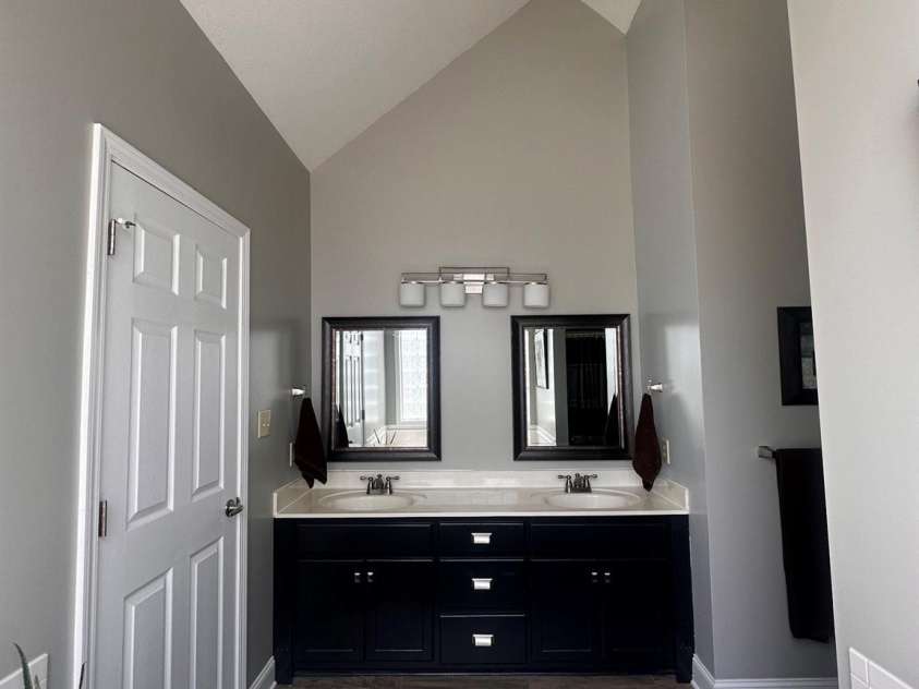 5665 Gold Creek Bay Drive, Hickory, NC 28601.  MLS# CAR4286069, YatesRealty ID 3319. Primary Bathroom