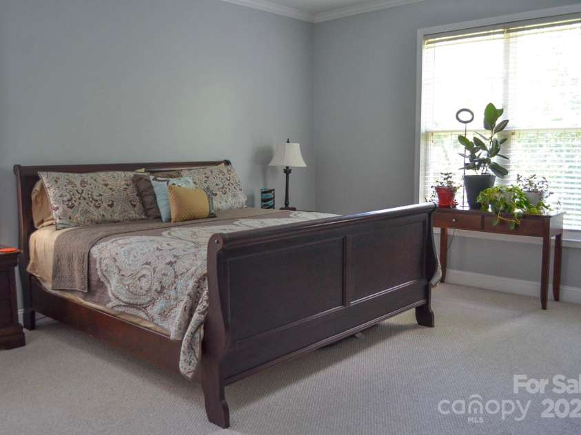 5665 Gold Creek Bay Drive, Hickory, NC 28601.  MLS# CAR4286069, YatesRealty ID 3319. Primary Bedroom