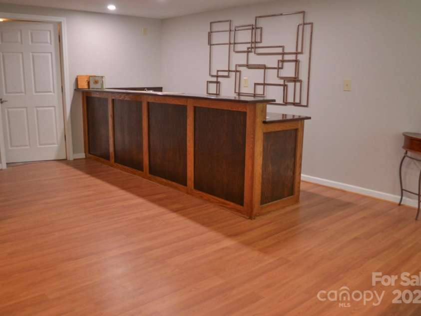 5665 Gold Creek Bay Drive, Hickory, NC 28601.  MLS# CAR4286069, YatesRealty ID 3319. Recreation Room/Bar