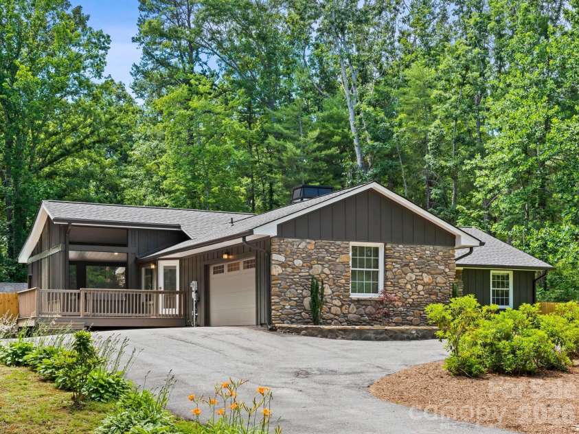 26 Glen Cove Road, Arden, NC 28704.  MLS# CAR4394525, YatesRealty ID 33191. 