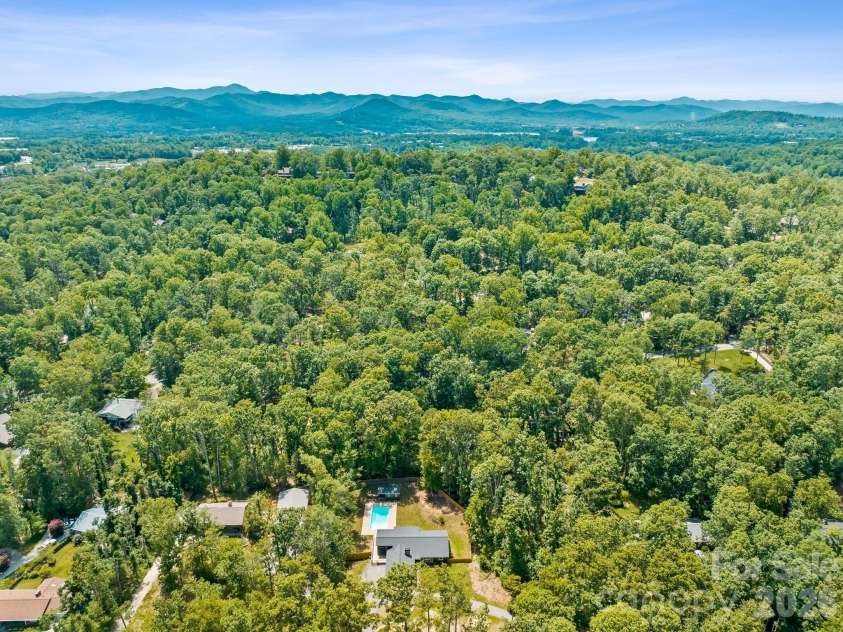 26 Glen Cove Road, Arden, NC 28704.  MLS# CAR4394525, YatesRealty ID 33191. 