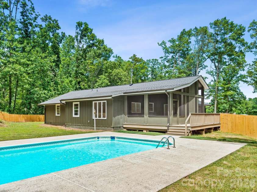 26 Glen Cove Road, Arden, NC 28704.  MLS# CAR4394525, YatesRealty ID 33191. 