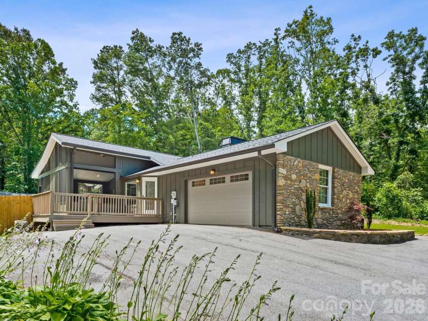 26 Glen Cove Road, Arden, NC 28704.  MLS# CAR4394525, YatesRealty ID 33191. 