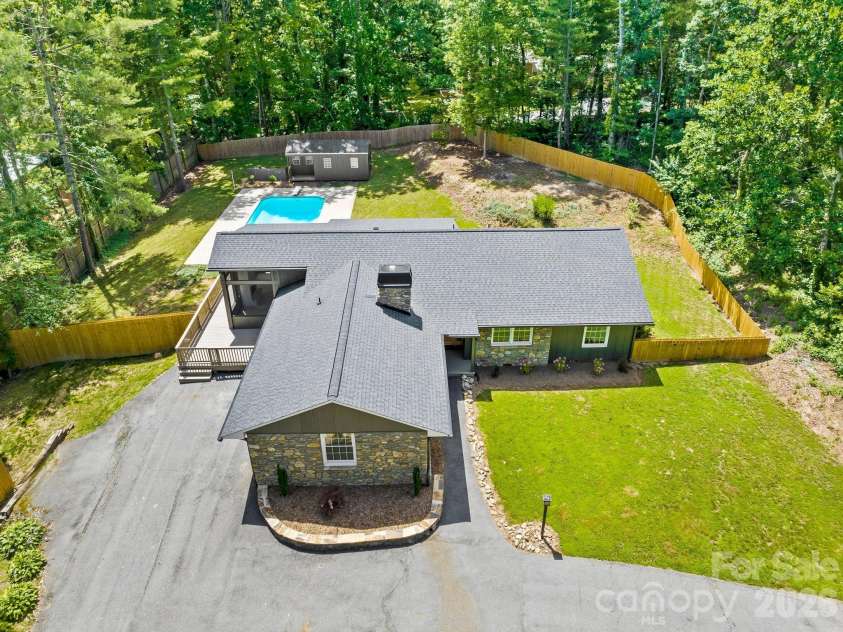 26 Glen Cove Road, Arden, NC 28704.  MLS# CAR4394525, YatesRealty ID 33191. 