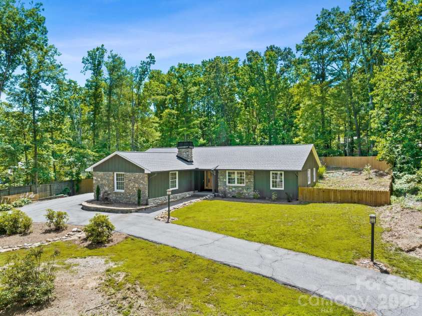 26 Glen Cove Road, Arden, NC 28704.  MLS# CAR4394525, YatesRealty ID 33191. 