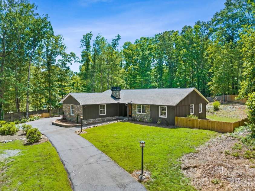 26 Glen Cove Road, Arden, NC 28704.  MLS# CAR4394525, YatesRealty ID 33191. Circular drive