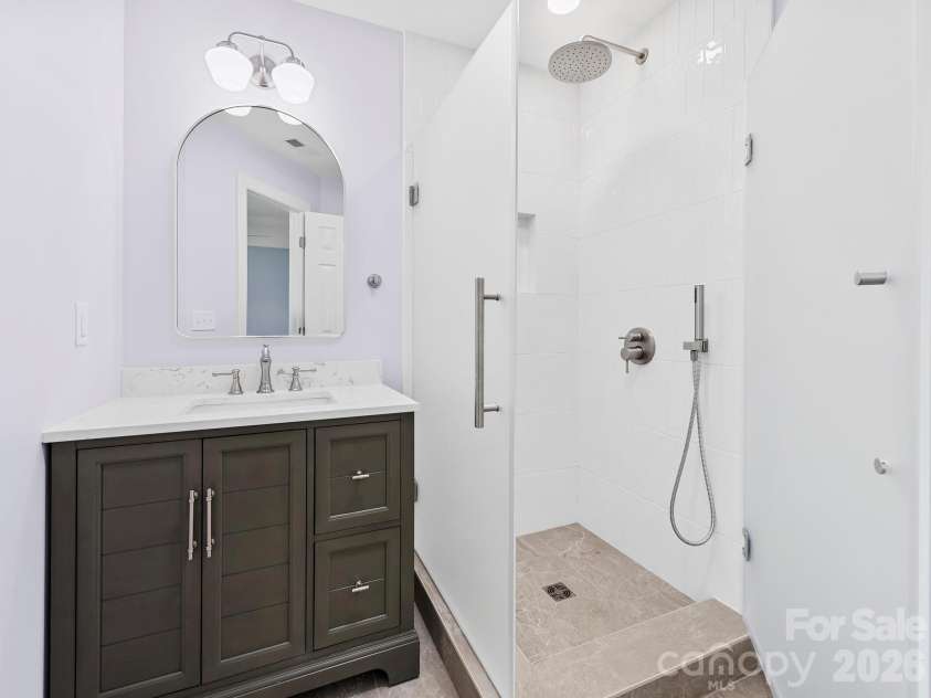 26 Glen Cove Road, Arden, NC 28704.  MLS# CAR4394525, YatesRealty ID 33191. Full bathroom in BDR 2