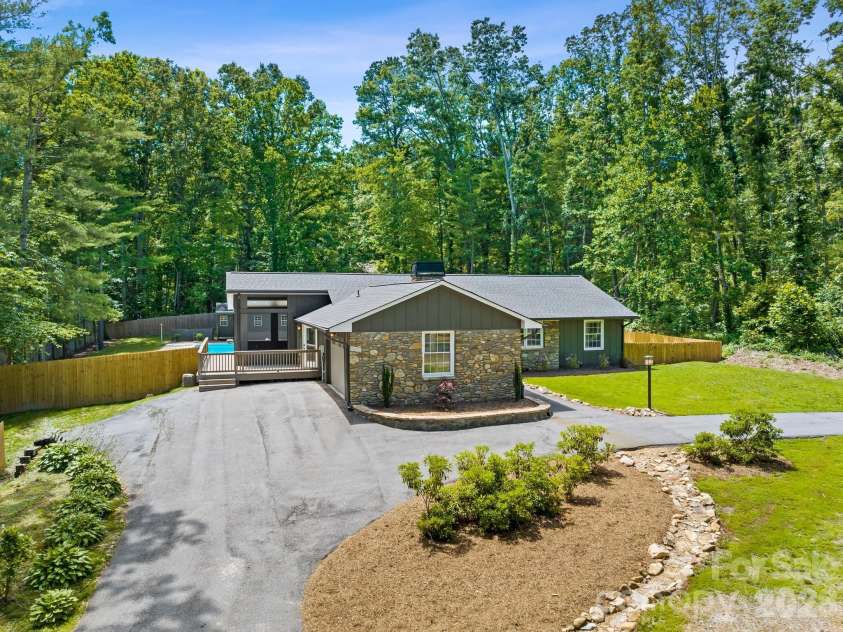 26 Glen Cove Road, Arden, NC 28704.  MLS# CAR4394525, YatesRealty ID 33191. Fully fenced in backyard