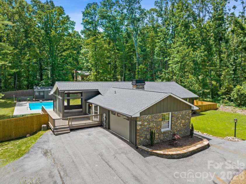 26 Glen Cove Road, Arden, NC 28704.  MLS# CAR4394525, YatesRealty ID 33191. New roof & ample parking
