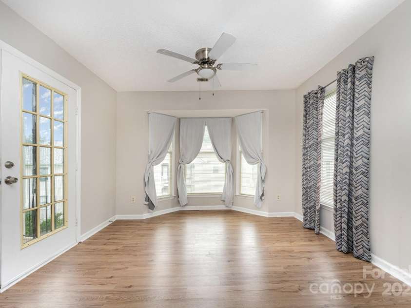 6219 Rosecroft Drive, Charlotte, NC 28215.  MLS# CAR4291805, YatesRealty ID 33191. 