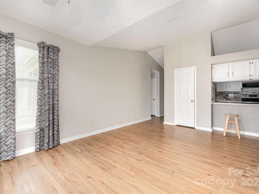 6219 Rosecroft Drive, Charlotte, NC 28215.  MLS# CAR4291805, YatesRealty ID 33191. 