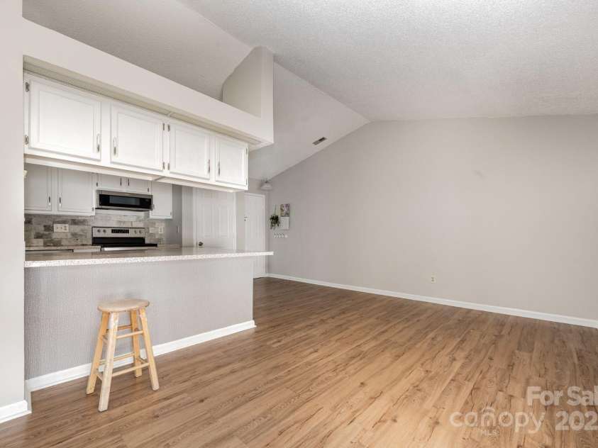 6219 Rosecroft Drive, Charlotte, NC 28215.  MLS# CAR4291805, YatesRealty ID 33191. 