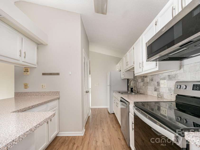 6219 Rosecroft Drive, Charlotte, NC 28215.  MLS# CAR4291805, YatesRealty ID 33191. 
