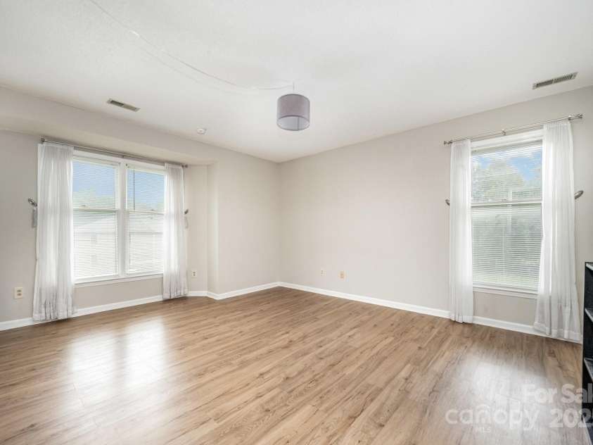 6219 Rosecroft Drive, Charlotte, NC 28215.  MLS# CAR4291805, YatesRealty ID 33191. 