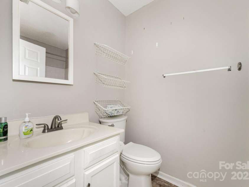 6219 Rosecroft Drive, Charlotte, NC 28215.  MLS# CAR4291805, YatesRealty ID 33191. 
