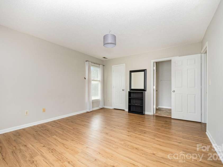 6219 Rosecroft Drive, Charlotte, NC 28215.  MLS# CAR4291805, YatesRealty ID 33191. 