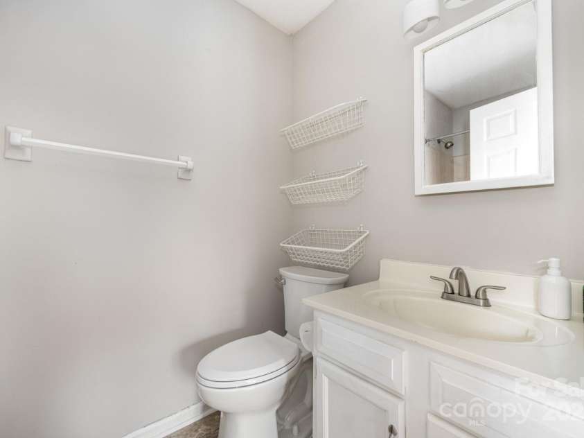 6219 Rosecroft Drive, Charlotte, NC 28215.  MLS# CAR4291805, YatesRealty ID 33191. 