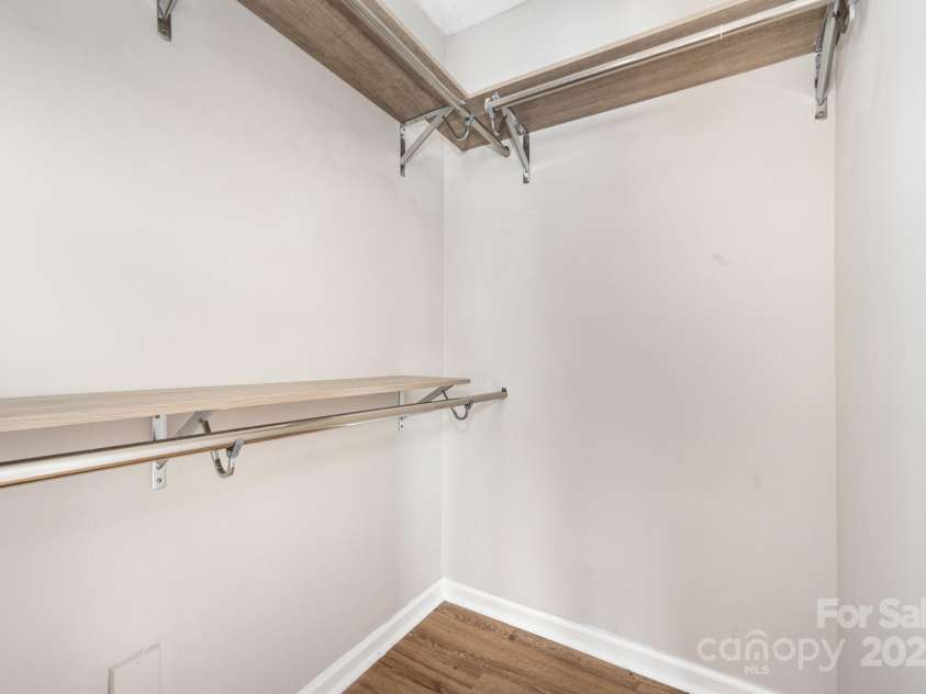 6219 Rosecroft Drive, Charlotte, NC 28215.  MLS# CAR4291805, YatesRealty ID 33191. 