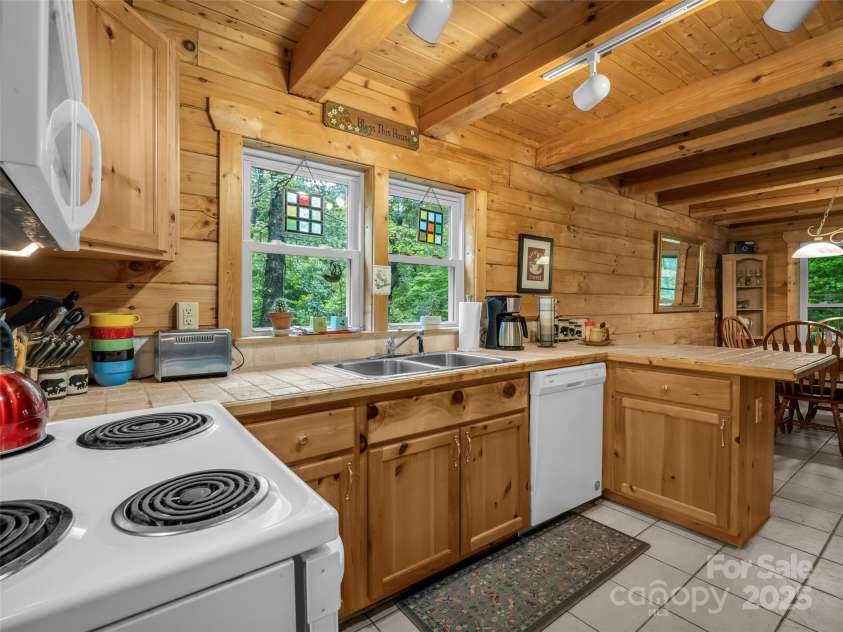 120 Sasafras Ridge, Rutherfordton, NC 28139.  MLS# CAR4292175, YatesRealty ID 33192. 