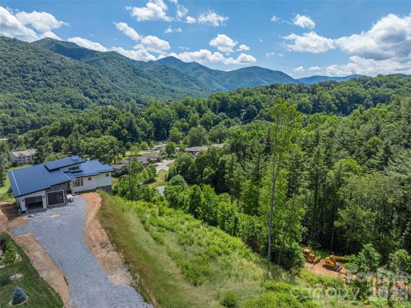 167 Southpoint Ridge, Maggie Valley, NC 28751.  MLS# CAR4398077, YatesRealty ID 33192. Gorgeous StoW near and long-range views