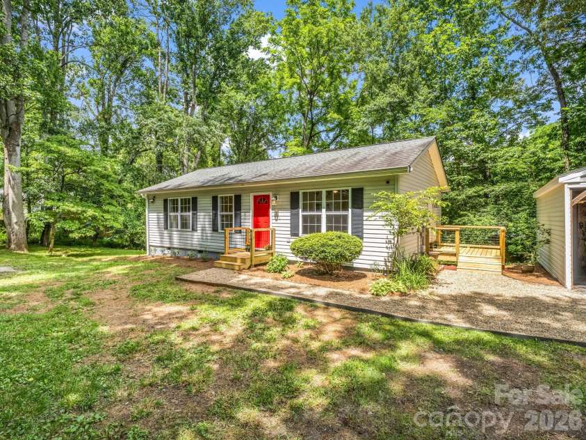 30 Lake Forest Lane, Hendersonville, NC 28739.  MLS# CAR4394922, YatesRealty ID 33193. 