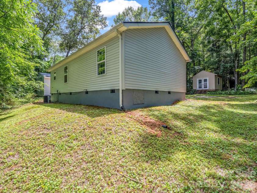 30 Lake Forest Lane, Hendersonville, NC 28739.  MLS# CAR4394922, YatesRealty ID 33193. 