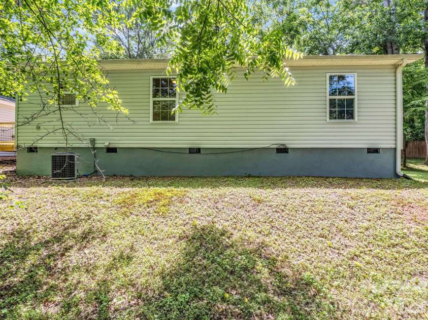 30 Lake Forest Lane, Hendersonville, NC 28739.  MLS# CAR4394922, YatesRealty ID 33193. 