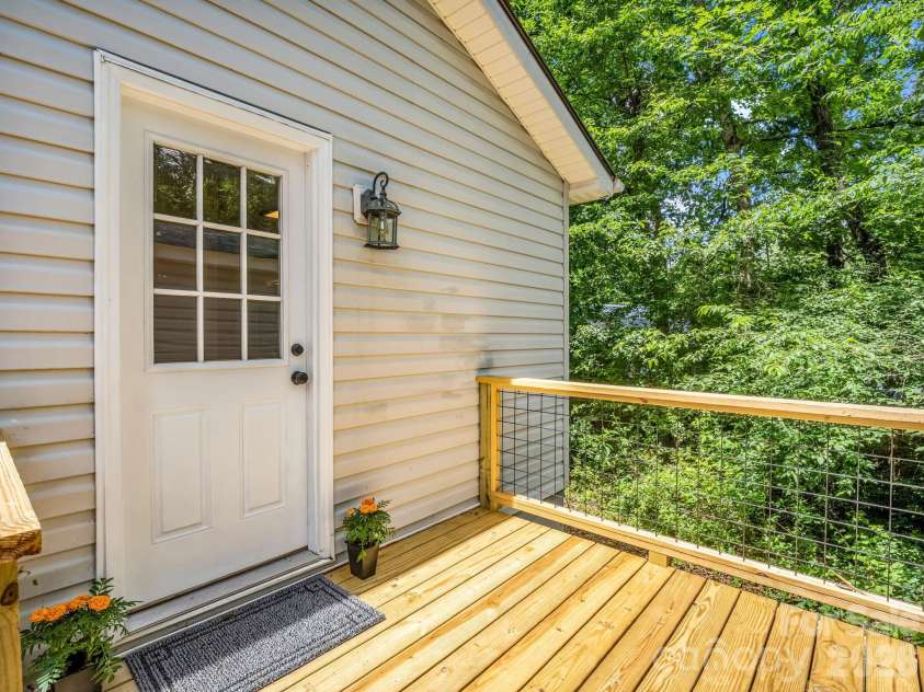 30 Lake Forest Lane, Hendersonville, NC 28739.  MLS# CAR4394922, YatesRealty ID 33193. 