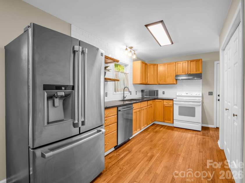 30 Lake Forest Lane, Hendersonville, NC 28739.  MLS# CAR4394922, YatesRealty ID 33193. 