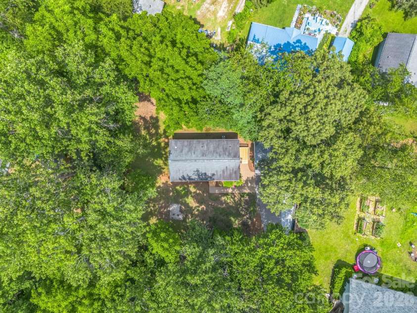 30 Lake Forest Lane, Hendersonville, NC 28739.  MLS# CAR4394922, YatesRealty ID 33193. 
