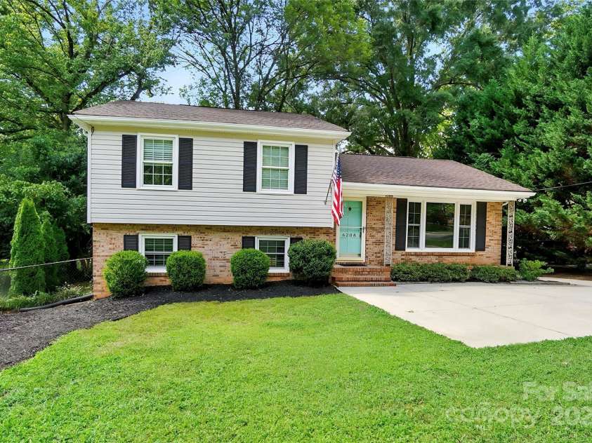6208 Colchester Place, Charlotte, NC 28210.  MLS# CAR4283385, YatesRealty ID 33193. 