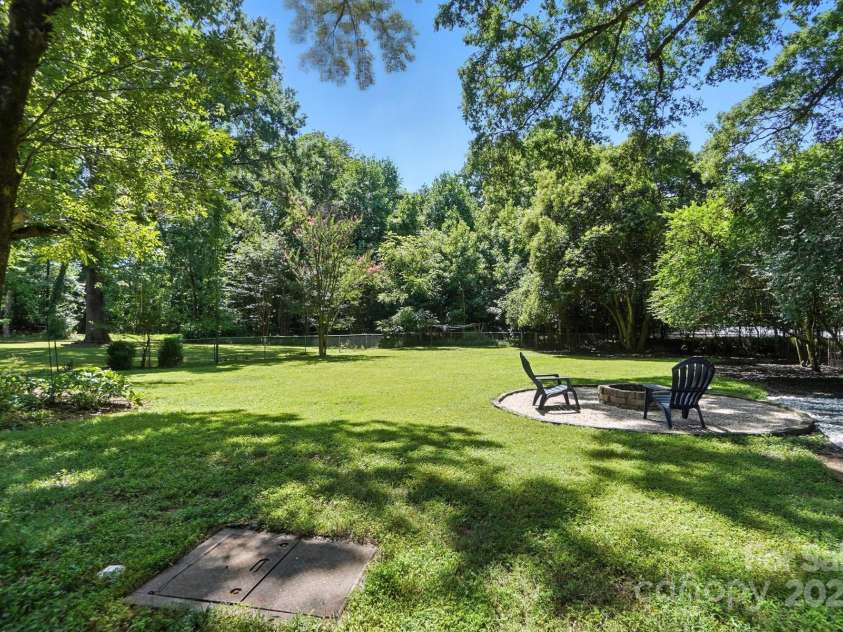 6208 Colchester Place, Charlotte, NC 28210.  MLS# CAR4283385, YatesRealty ID 33193. 