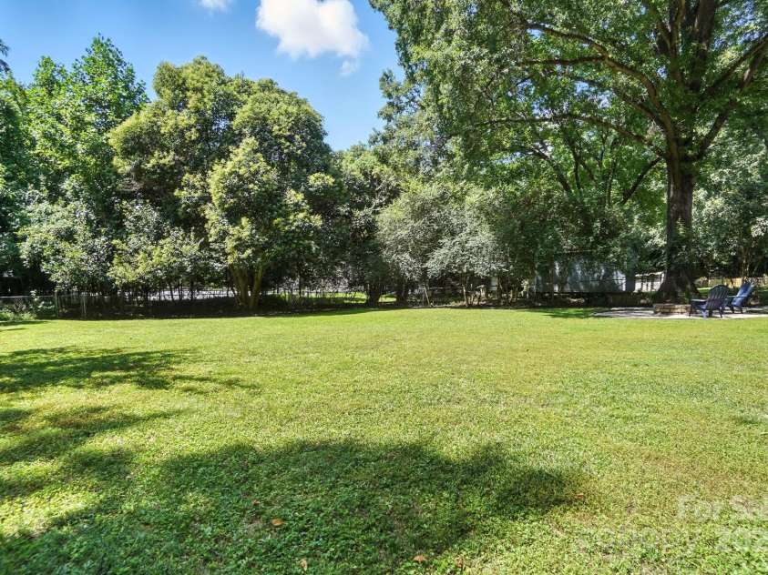 6208 Colchester Place, Charlotte, NC 28210.  MLS# CAR4283385, YatesRealty ID 33193. 