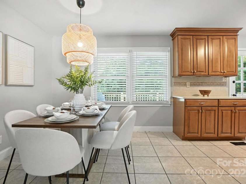 6208 Colchester Place, Charlotte, NC 28210.  MLS# CAR4283385, YatesRealty ID 33193. 